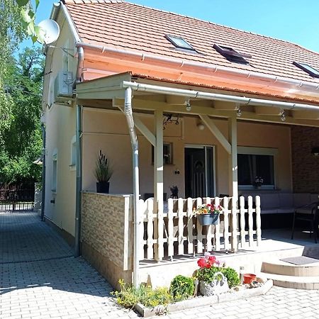 Sommer Ferienhaus Balatonszarszo Exteriör bild