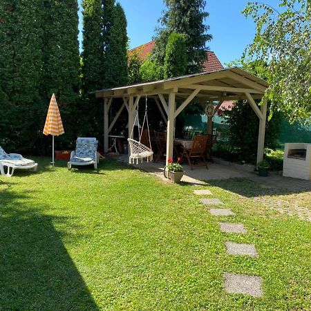 Sommer Ferienhaus Balatonszarszo Exteriör bild