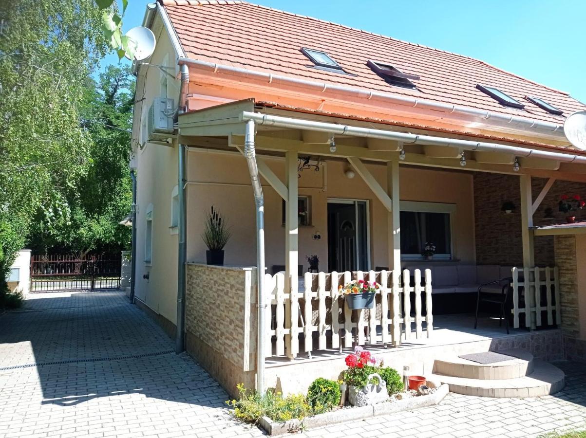 Sommer Ferienhaus Balatonszarszo Exteriör bild