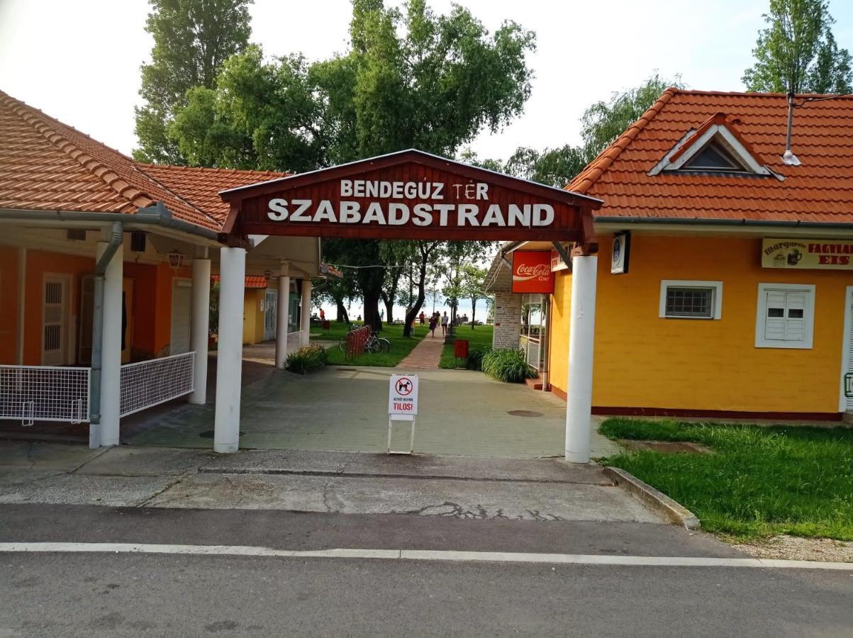 Sommer Ferienhaus Balatonszarszo Exteriör bild