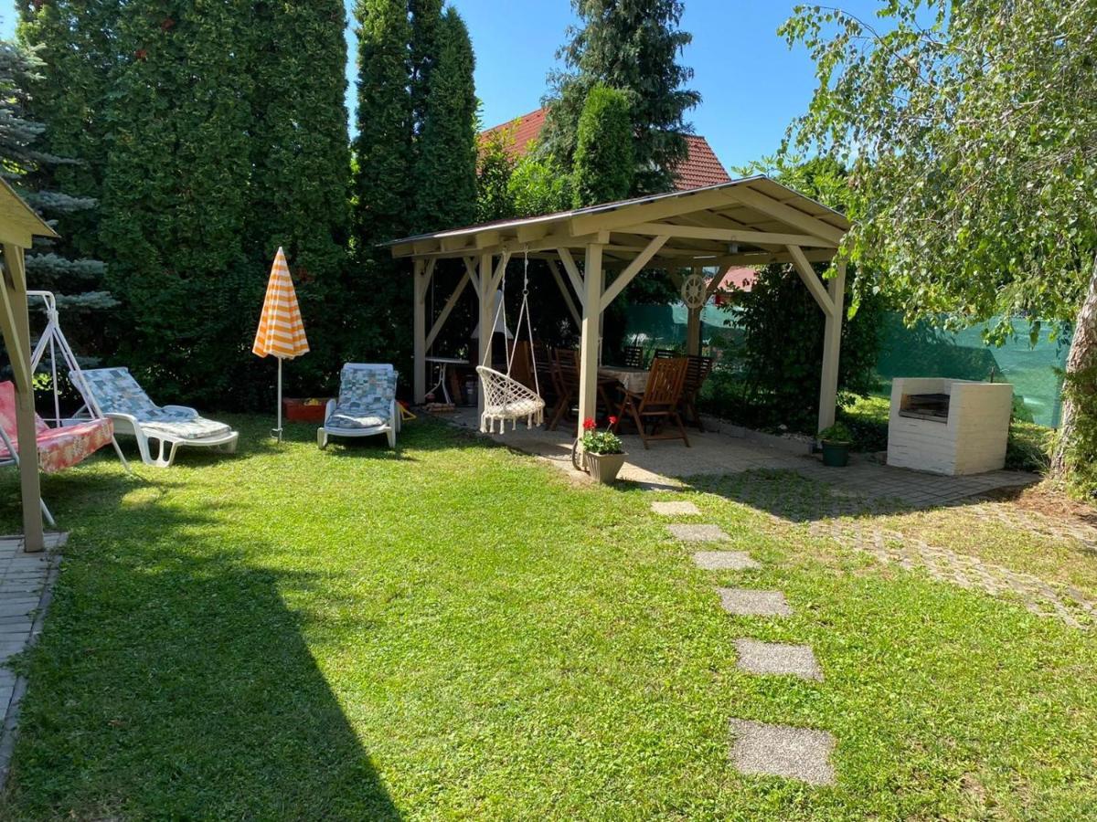 Sommer Ferienhaus Balatonszarszo Exteriör bild